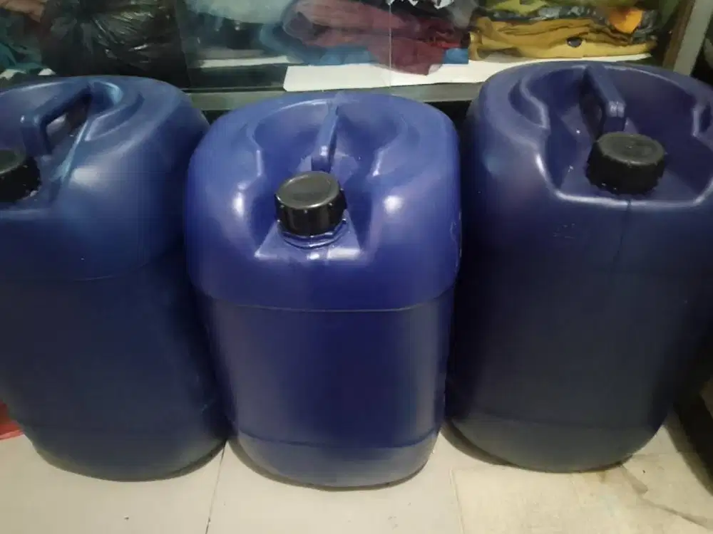 Jerigen Plastik Biru Besar (35L) - Bekas Kondisi Layak Pakai