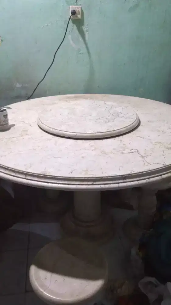 meja makan marmer