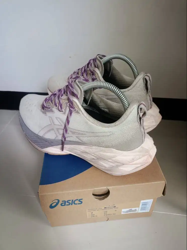 Sepatu Asics Novablast 4TR