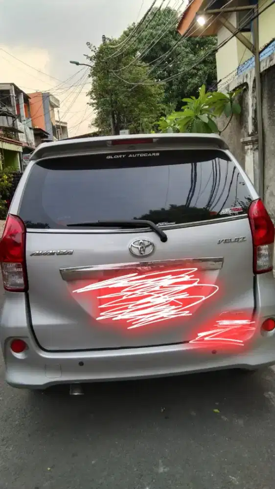Mobil Toyota Avanza Veloz 2012 Matic