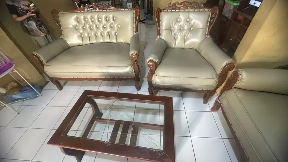 Satu set Kursi ruang tamu jati kulit