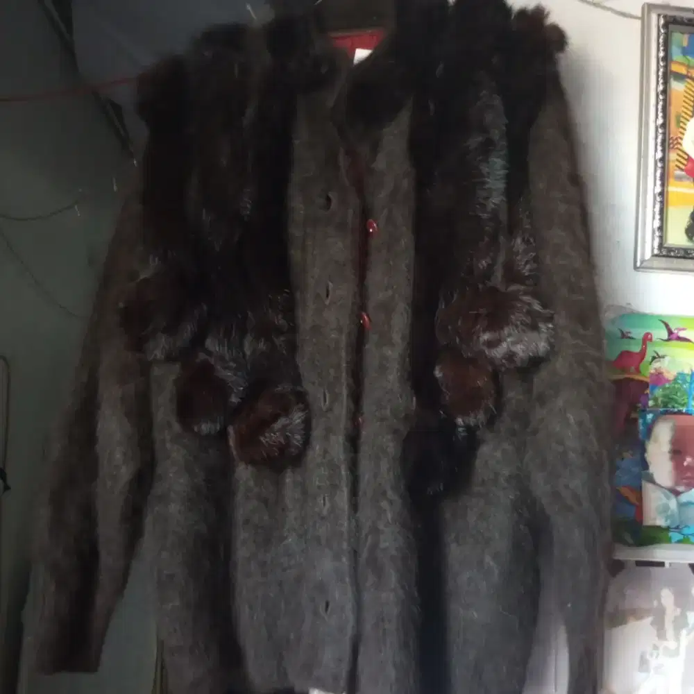 Dijual sweater bulu dark brown wanita