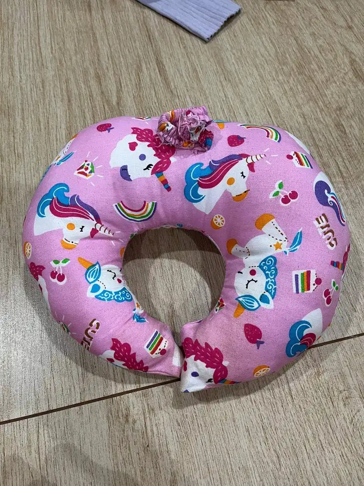 Bantal Dot Menyusui New Born - Bantal Penahan Botol Susu Dot