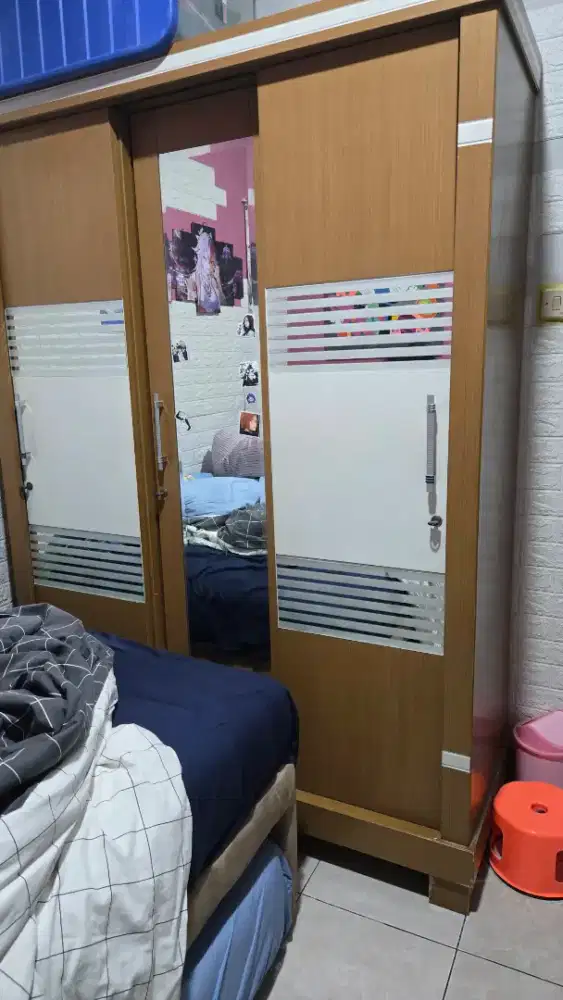 Lemari 3 pintu dan 2 pintu