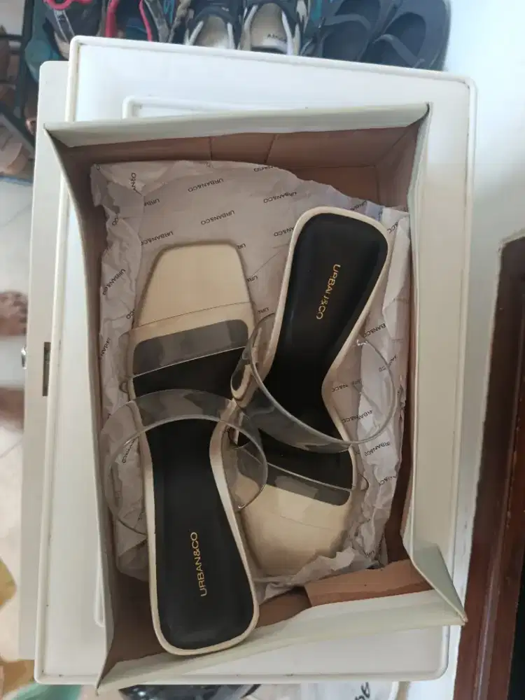 Sendal Urban & Co