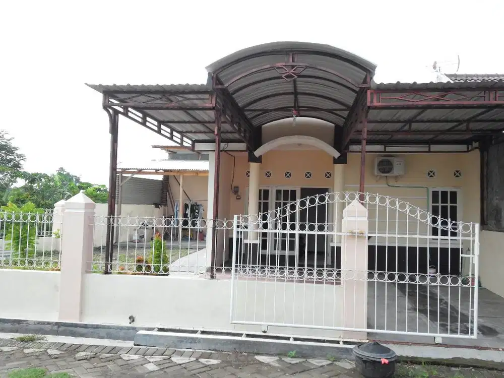DISEWAKAN RUMAH, BERSIH, LINGK. RAMAH, LUAS, SIAP HUNI LISTRIK 2200W