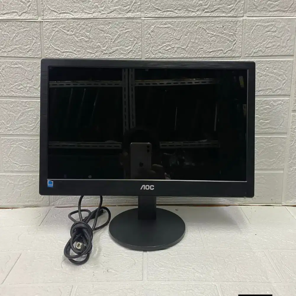 Promo Monitor 16 Inch Siap Pakai, Cocok untuk Belajar & Kerja