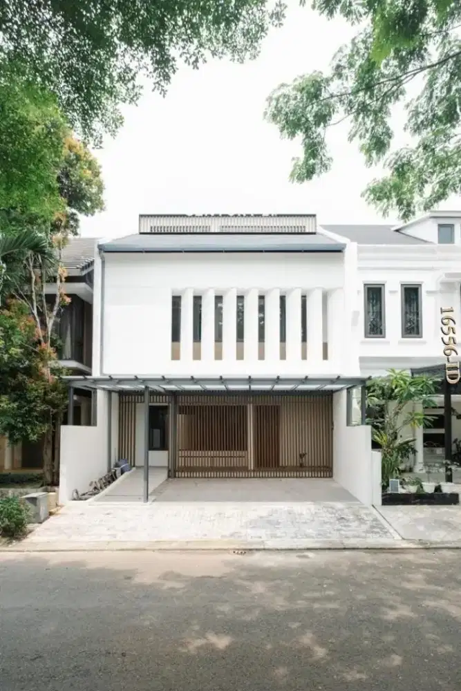 Dijual Rumah mewah 3 lantai di Discovery Bintaro sektor 9