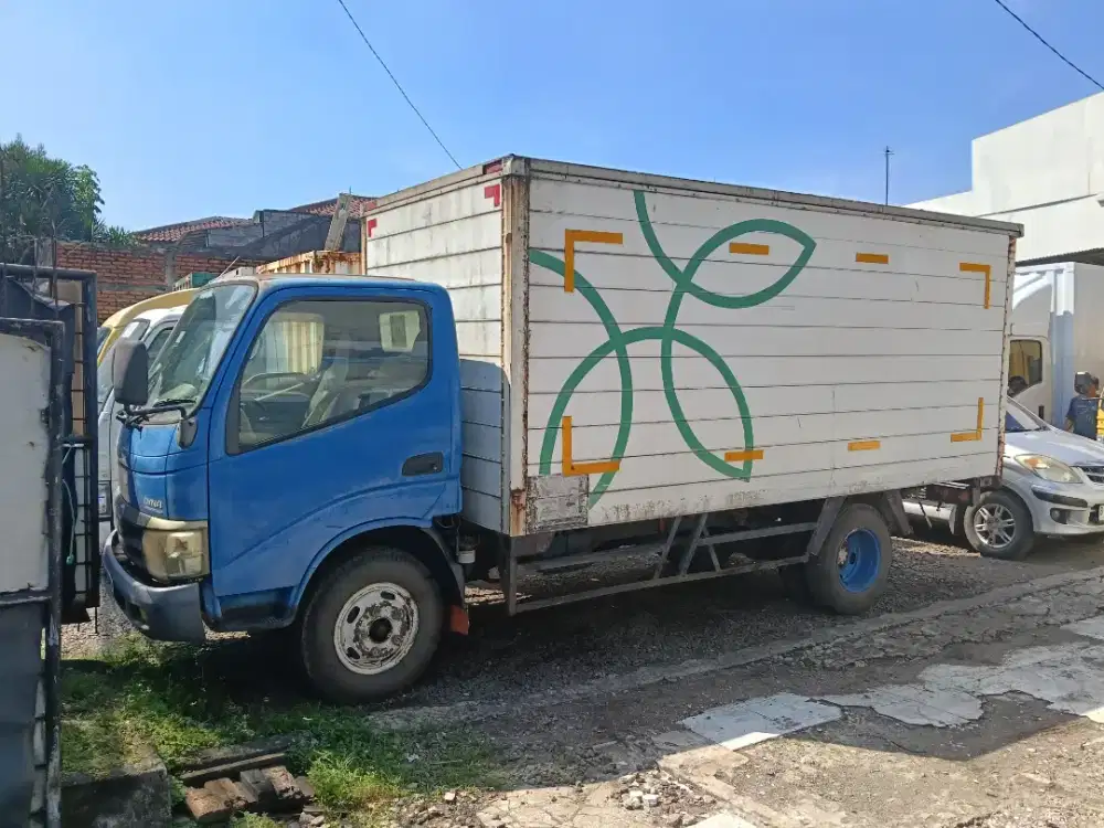 Toyota Dyna 110FT double std box 15 kubik 2011