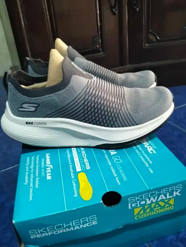 Jual
Sepatu Skechers kondisi spt baru 
( Barunya 1.3jt) Mau jual 900rb