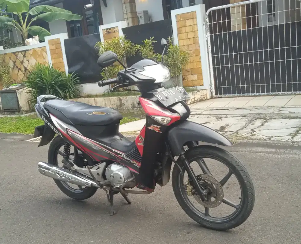 supra x 125 karbu pajak hidup terawat baik