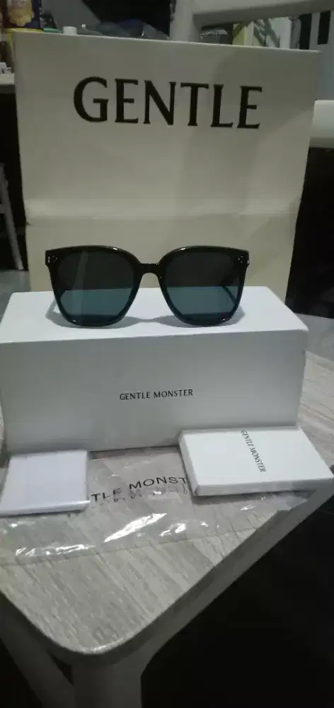 Kacamata hitam unisex