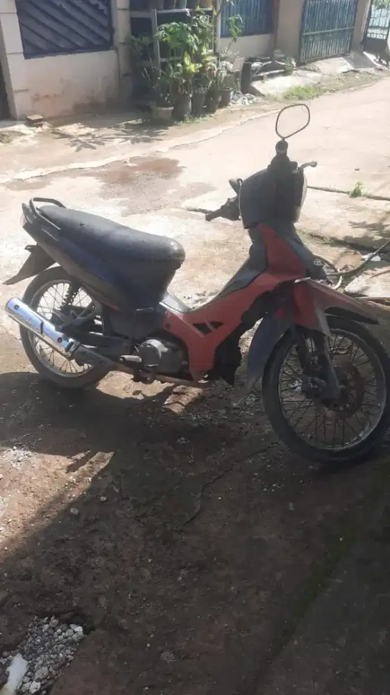 Vega R 2008 warna merah