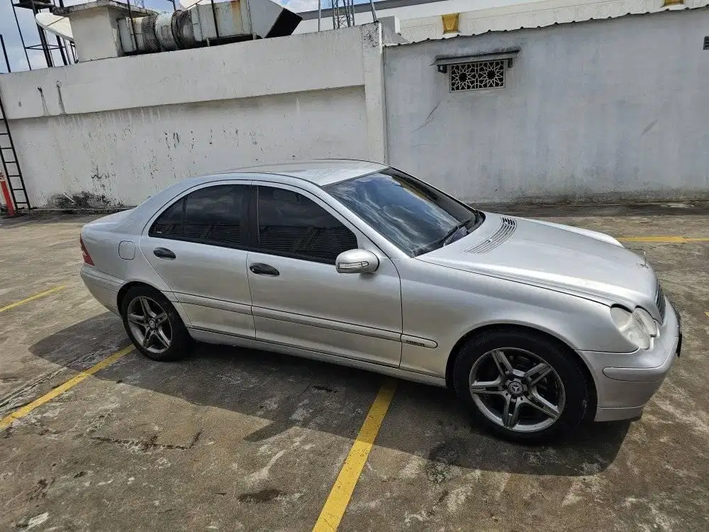 Mercedes benz C200 2002 mewah seharga soluna