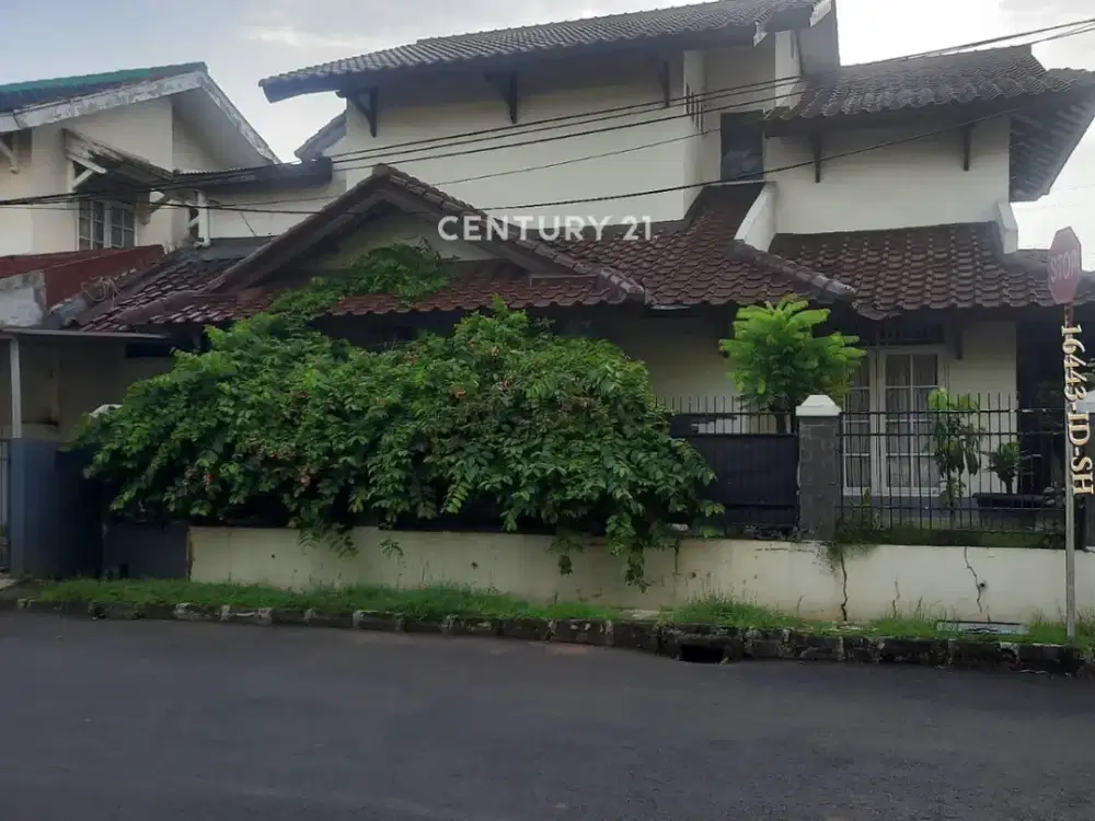 Rumah hook asri dengan tanah luas di Bintaro Jaya sektor 9