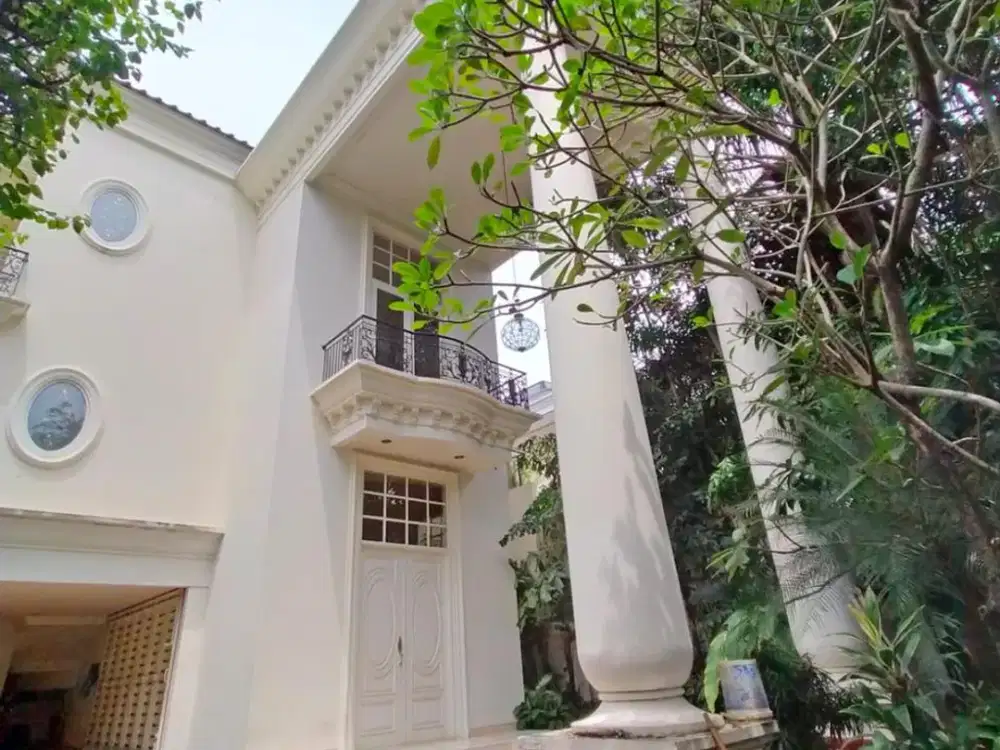 Rumah Mewah American Classic Disewa Berlokasi Strategis di Kemang