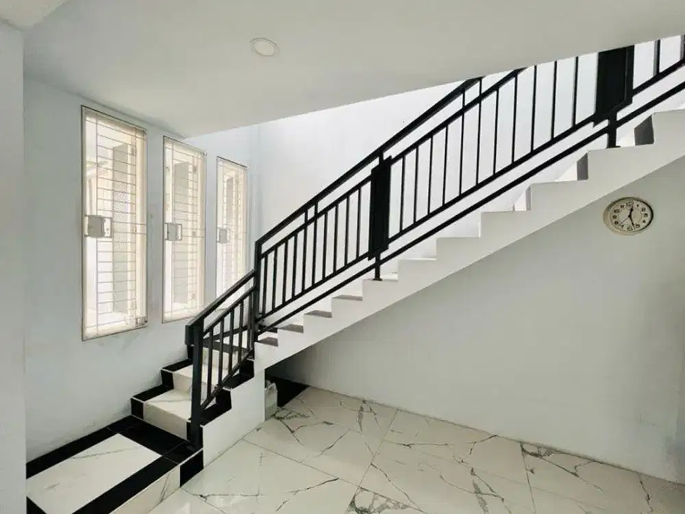 Rumah Sunter Modern Bagus Dijual Cepat