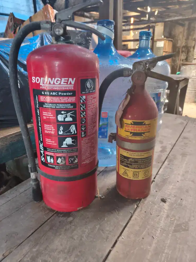2 Tabung Apar segel isi sdh expired