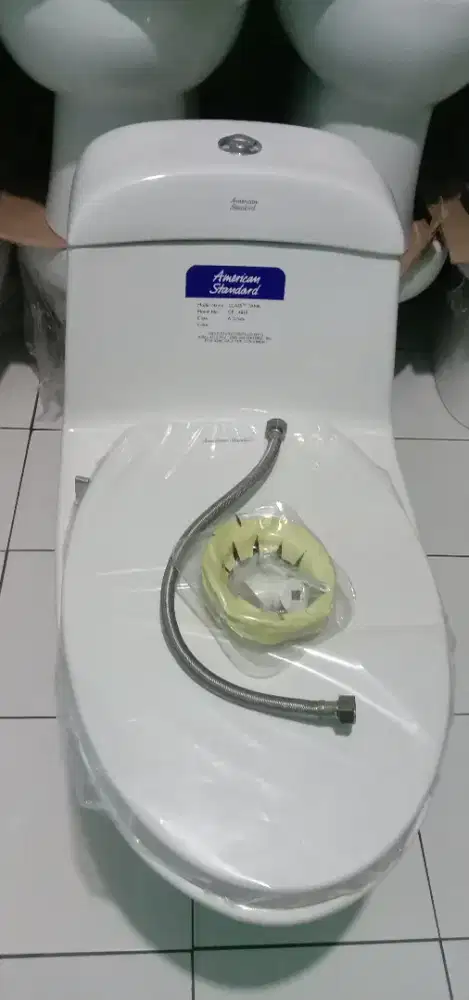 Kloset duduk mrek American standart model one pice lengkap.
