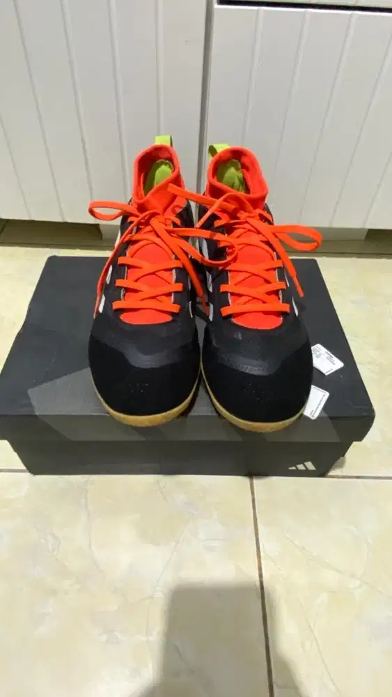 Sepatu futsal adidas predator