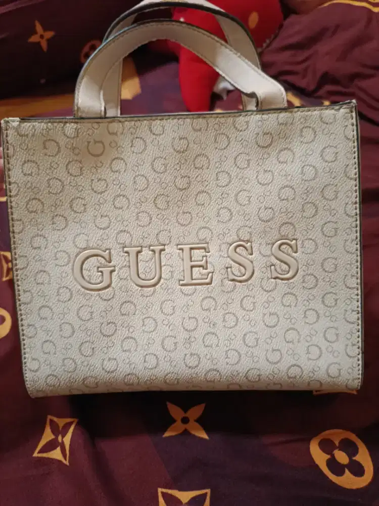 Tas Guess warna peach