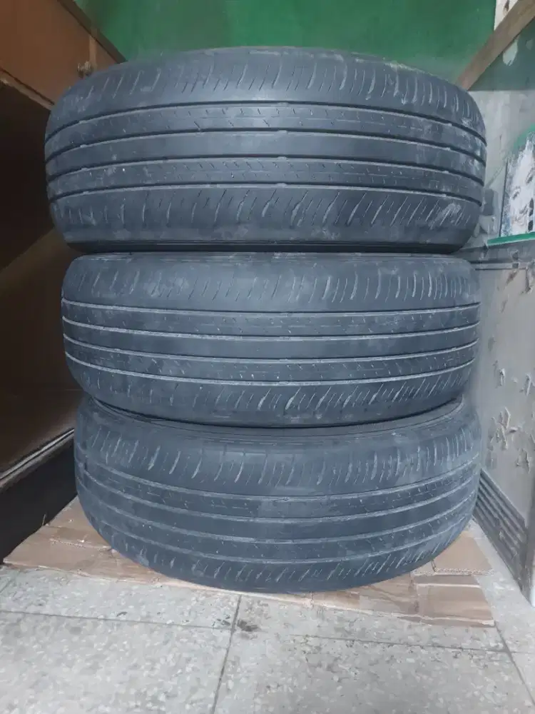 Ban Mobil dunlop 215/60 R17