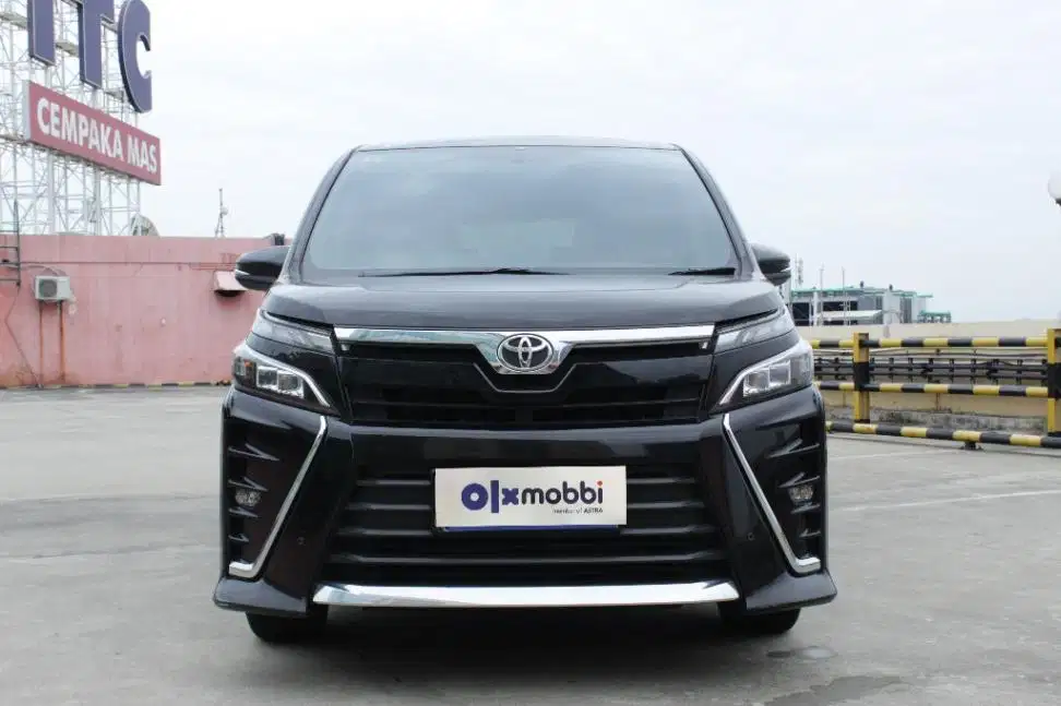 CASH TEMPO!* 0% Bunga Toyota Voxy 2.0 Bensin-AT Hitam 2018
