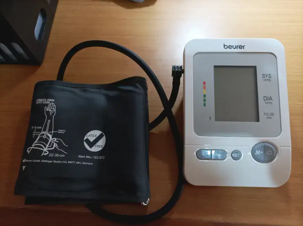 Alat ukur tekanan darah tensimeter Beurer BM 26