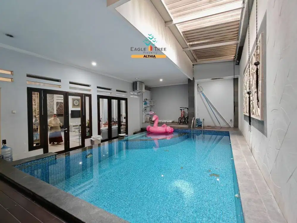 Dijual rumah di bintaro ada kolam renang