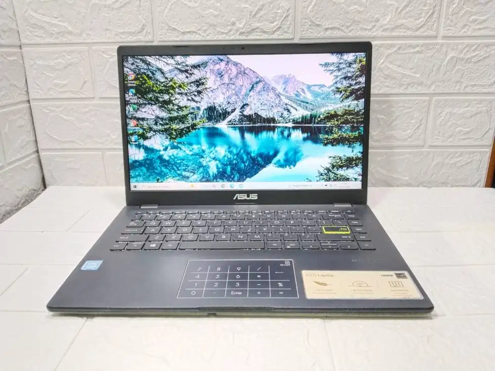 Laptop ASUS Celeron N4020 Ram 4 GB SSD 512 GB Mulus
