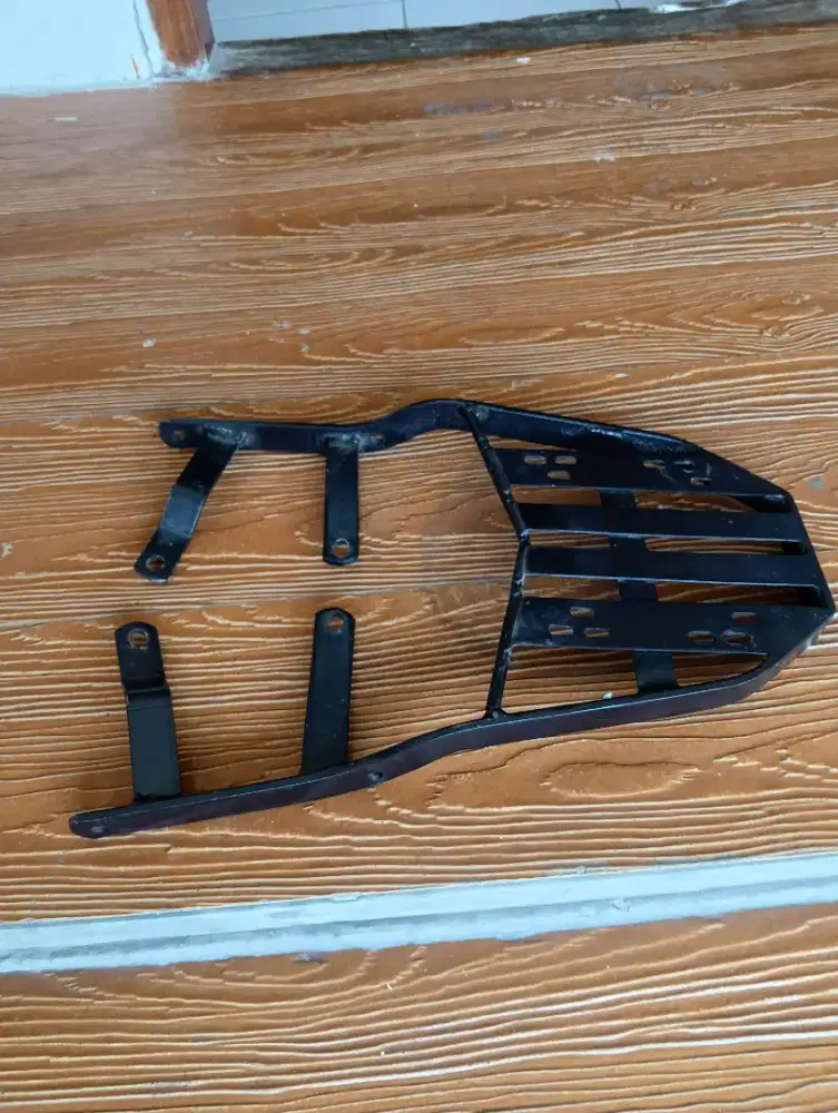 Bracket box / bag GSX R150 kucay