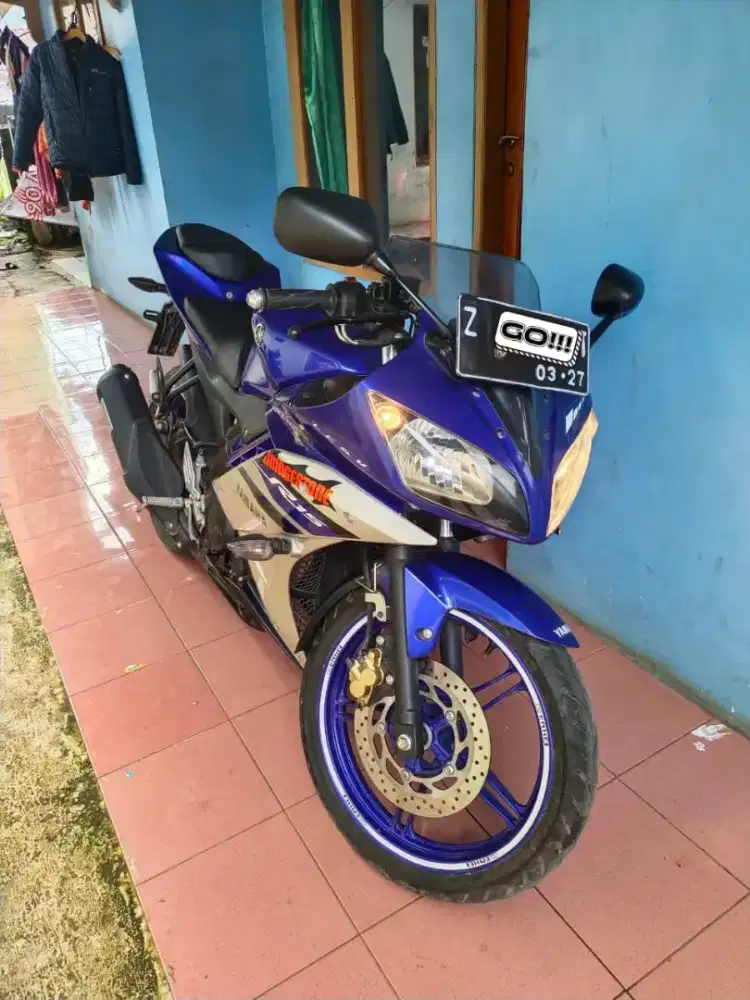 R15 v2 Yamaha sport