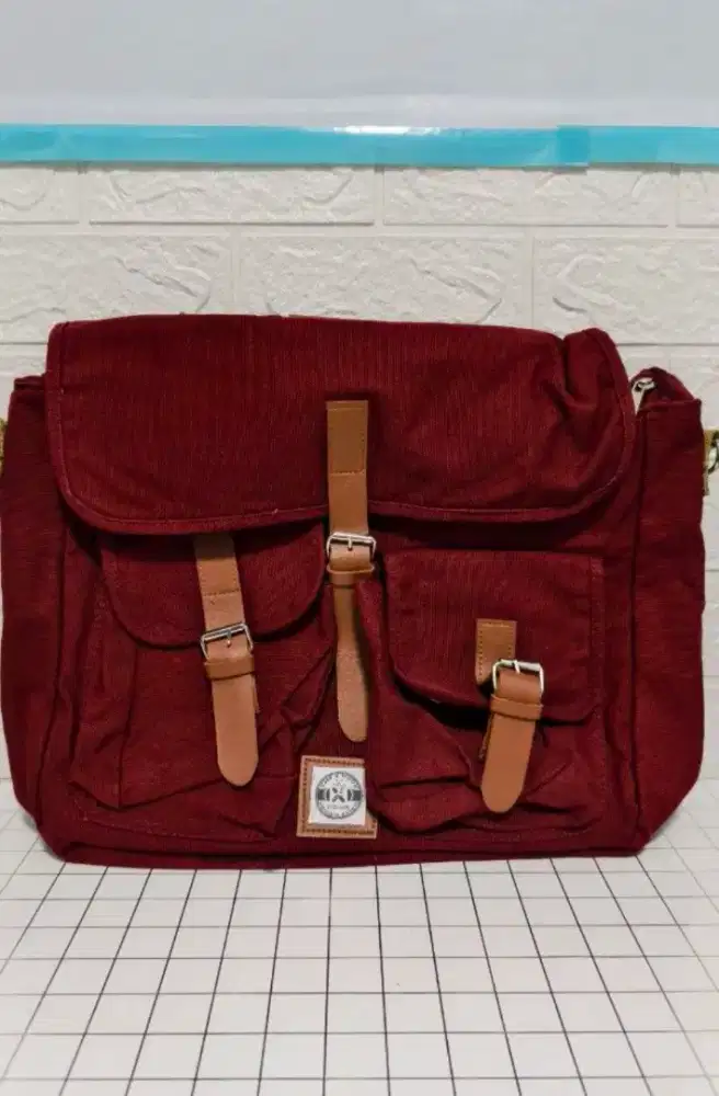 Tas selempang the x woof