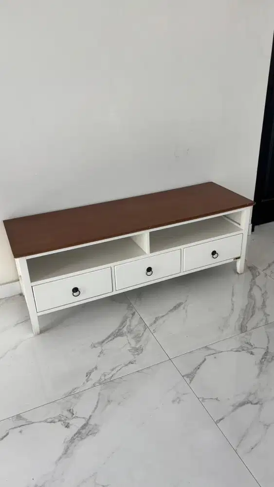 Meja Tv kayu simple modern