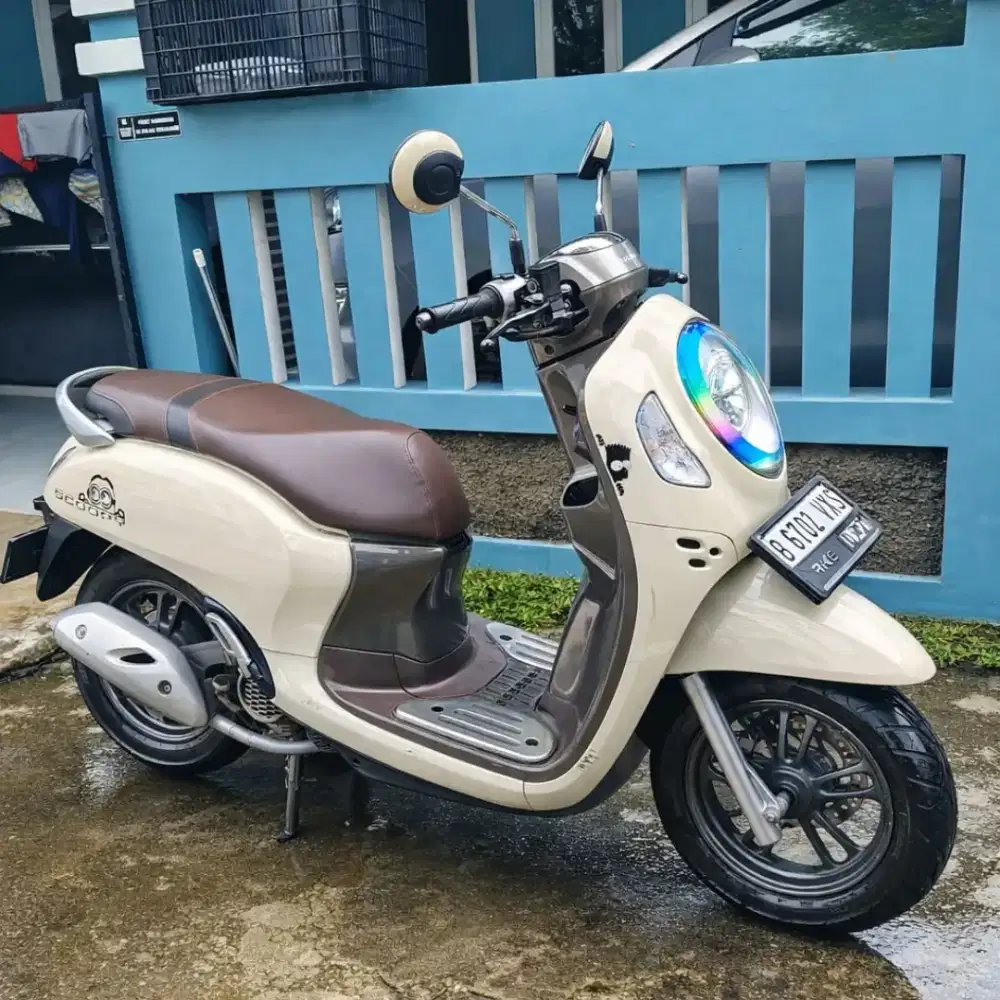 Jual Scoopy Putih 2022 tgn pertama