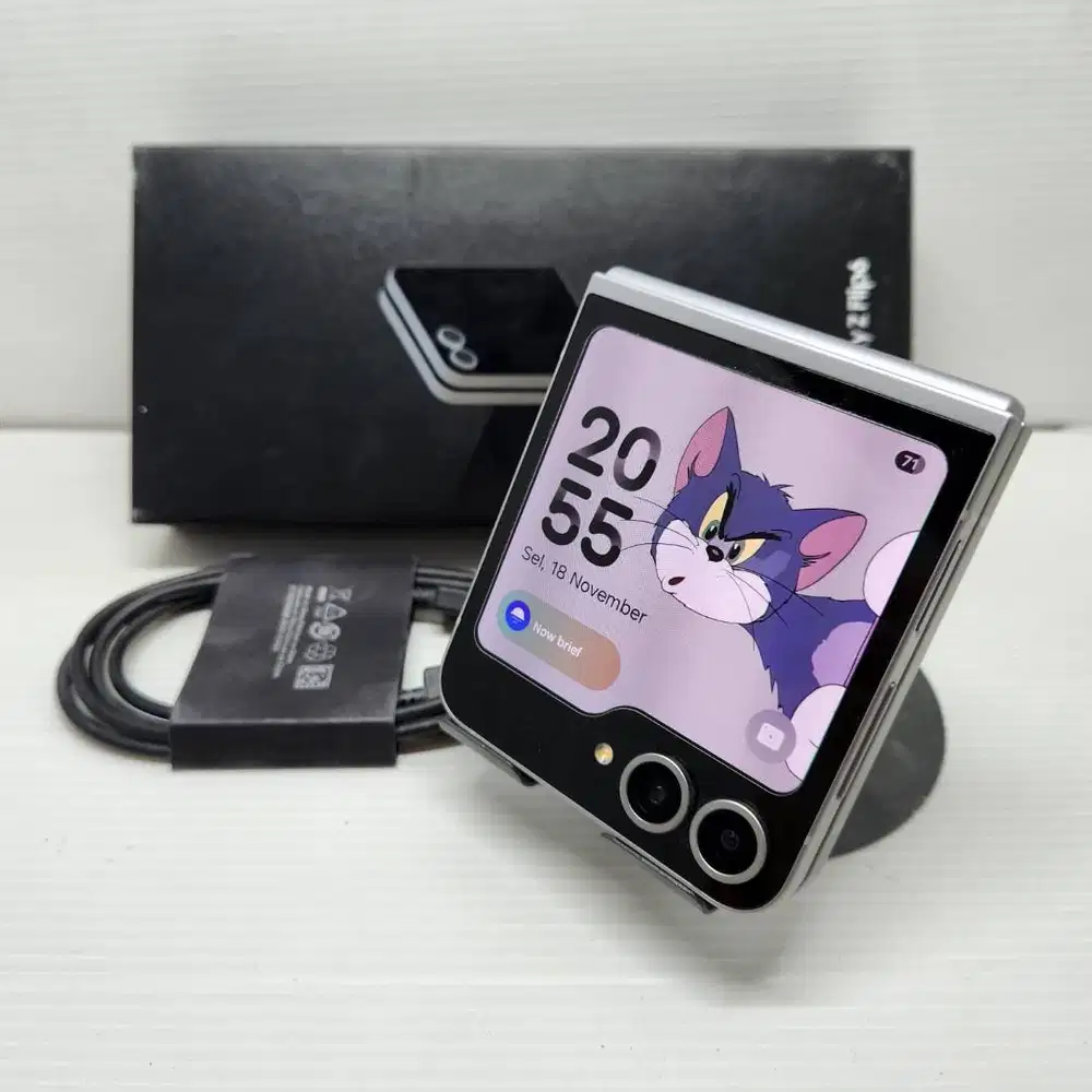 LIKE NEW! SAMSUNG GALAXY Z FLIP 6 5G 12/256 SILVER SEIN FULLSET SEIN A