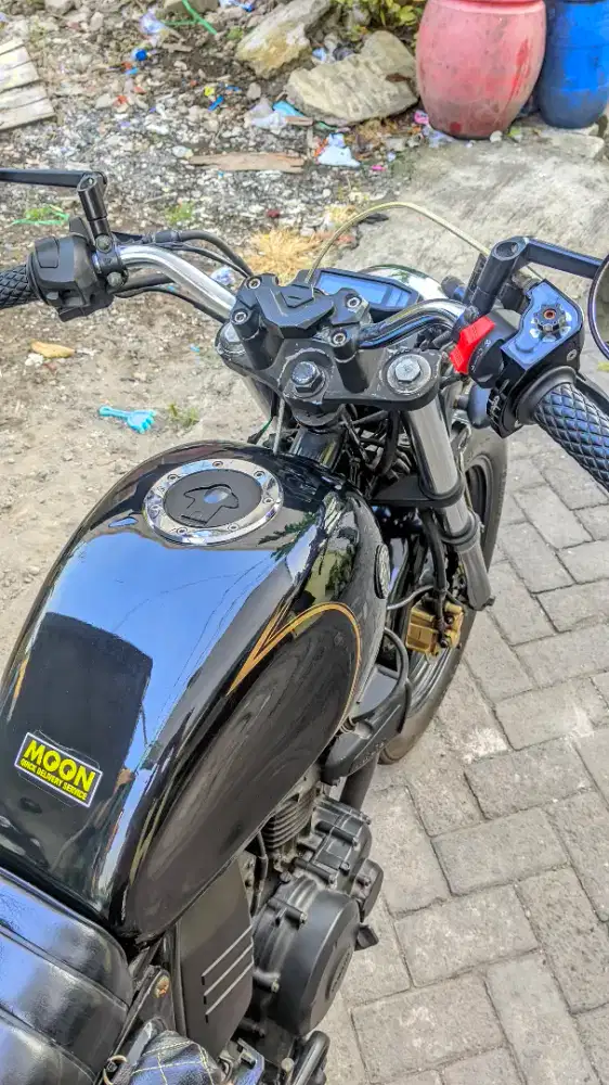 Yamaha byson custom semi british
