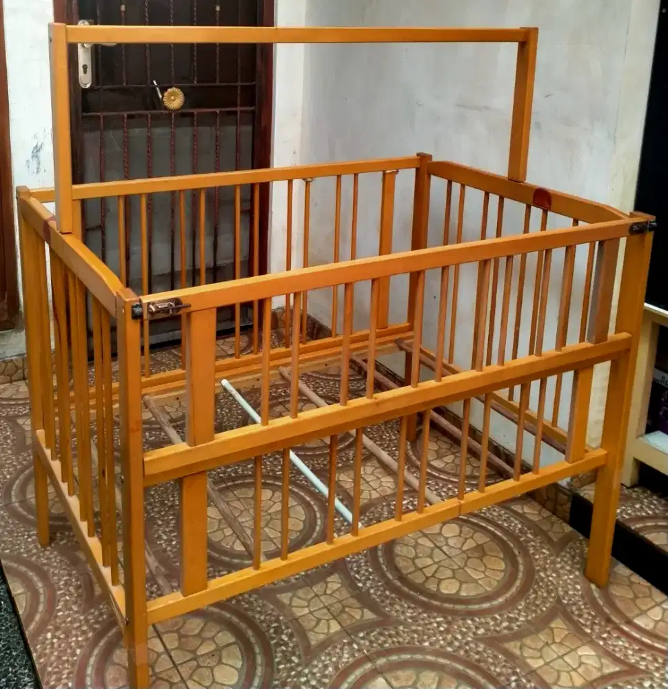 Dijual baby box/tempat tidur bayi kayu kondisi bagus dan kokoh