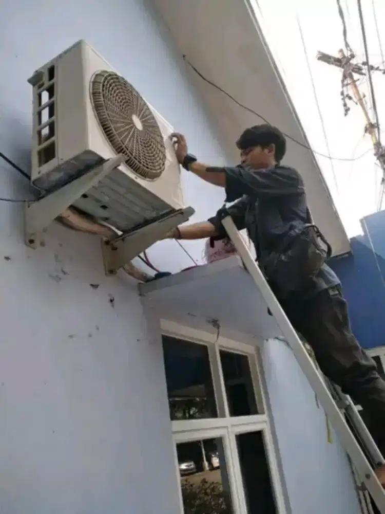 JASA PEKERJAAN BONGKAR PASANG SERVICE AC