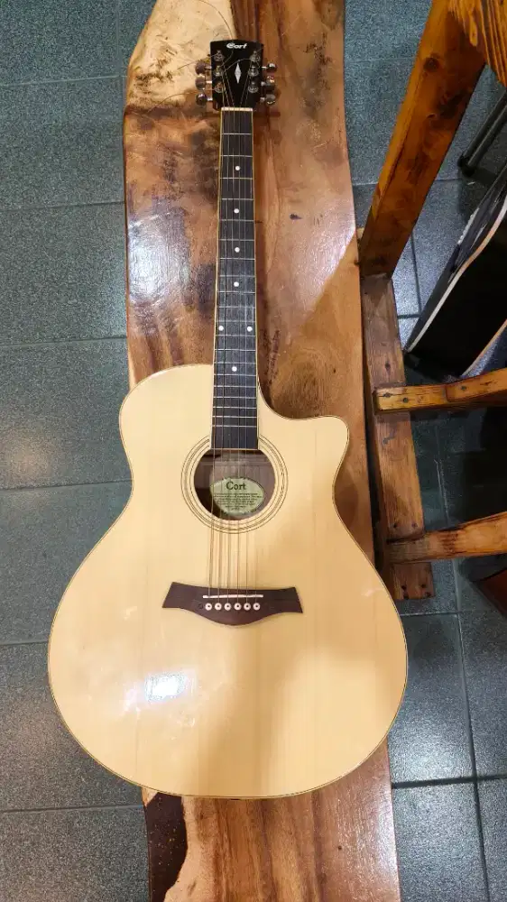 Gitar Akustik CORT (Cutaway)