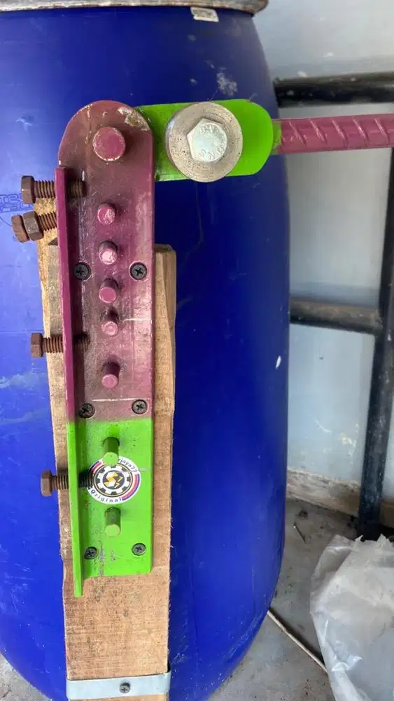 Alat penekuk beton/tulangan