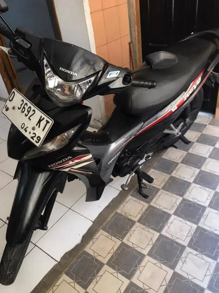 Revo 110cc 2014 Pajak Hidup, mesin kondisi baik, velg bintang