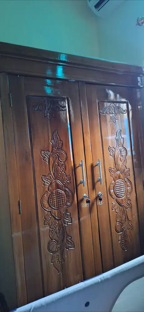 Lemari Kayu Jati