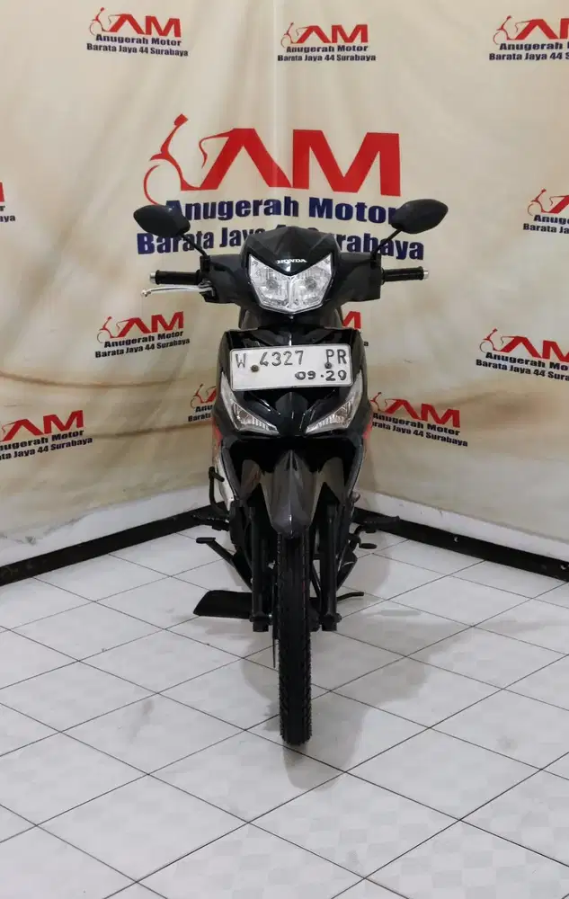 Honda supra x 125 fi Tahun 2014 warna hitam