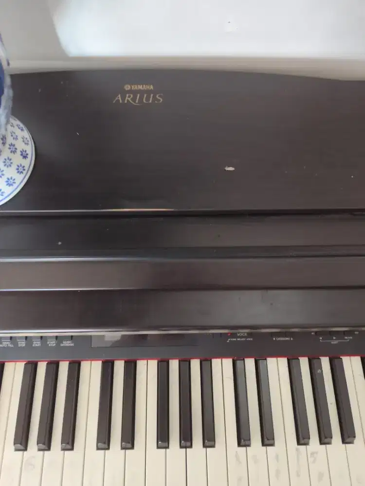 PIANO ARIUS (YAMAHA)