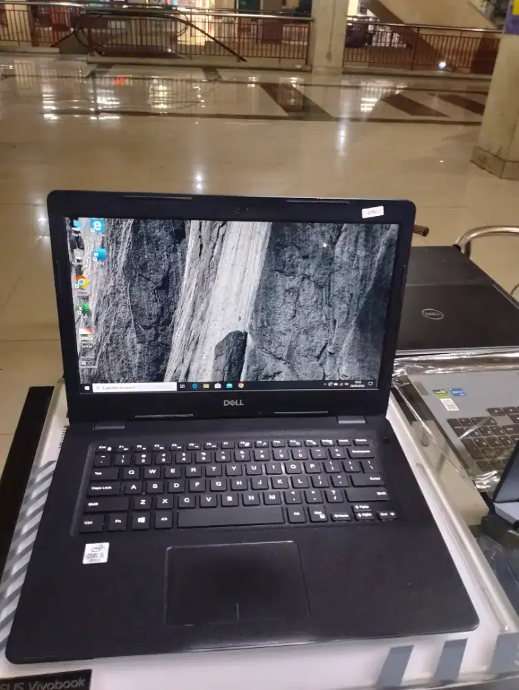 Dell vosto 3490 core i5 gen 10 Ram 8/256
