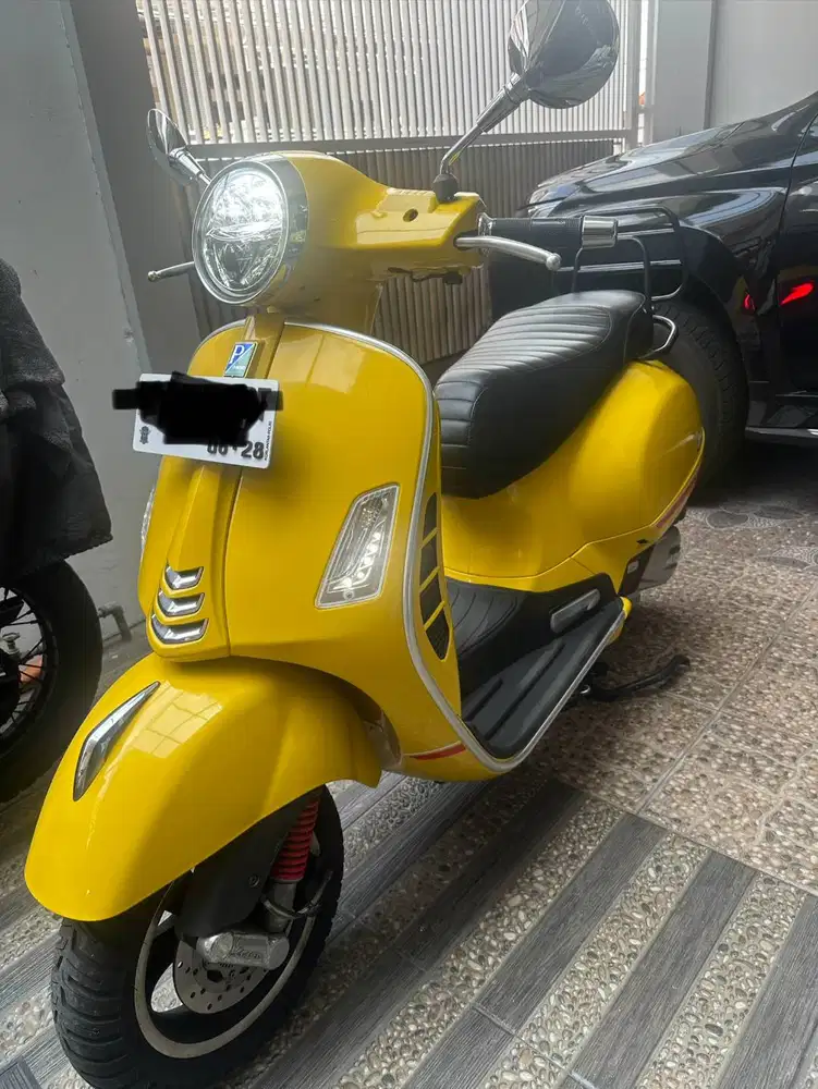 Vespa GTS 150 ABS  A/T (Yellow) 2021 KM Rendah