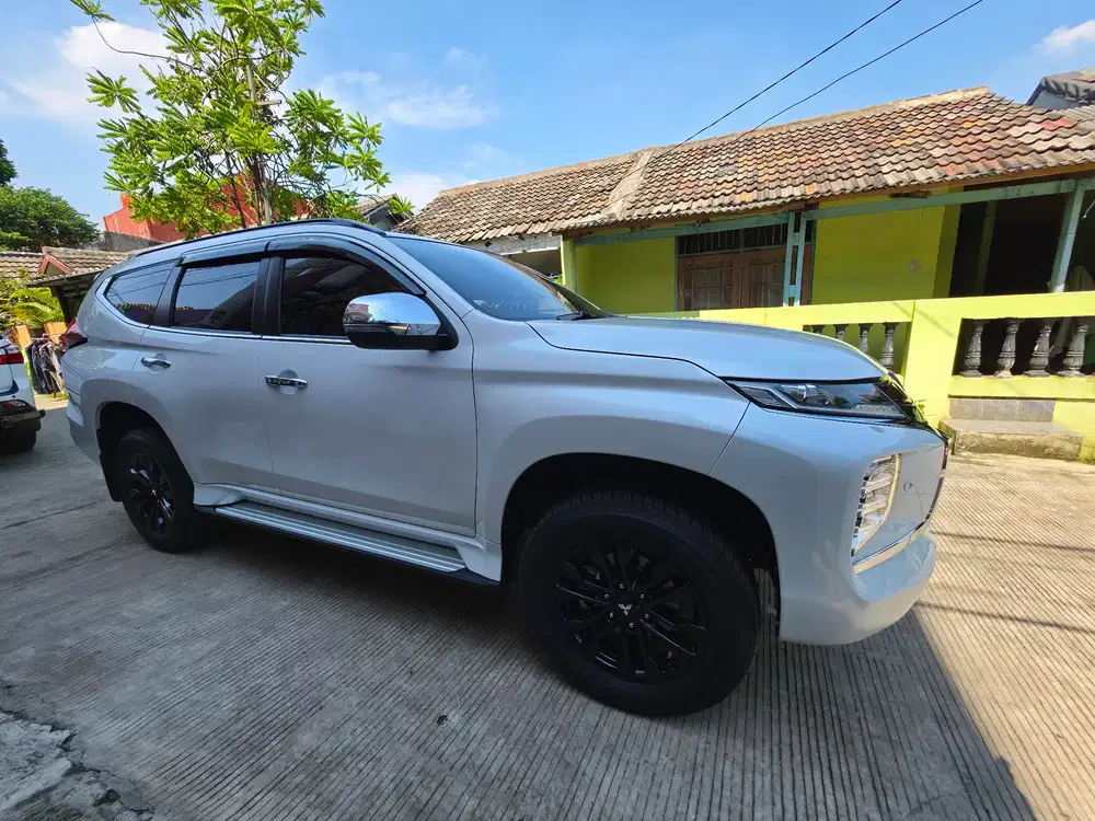 Pajero Sport Dakar Elite Limited Edition 4x2 AT 2024 Putih KM 10.000