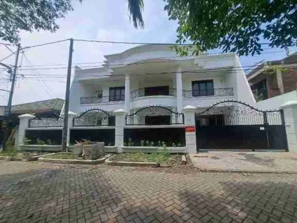 Dijual via lelang rumah 2 lantai di Ketintang Baru 4 B 24 Surabaya