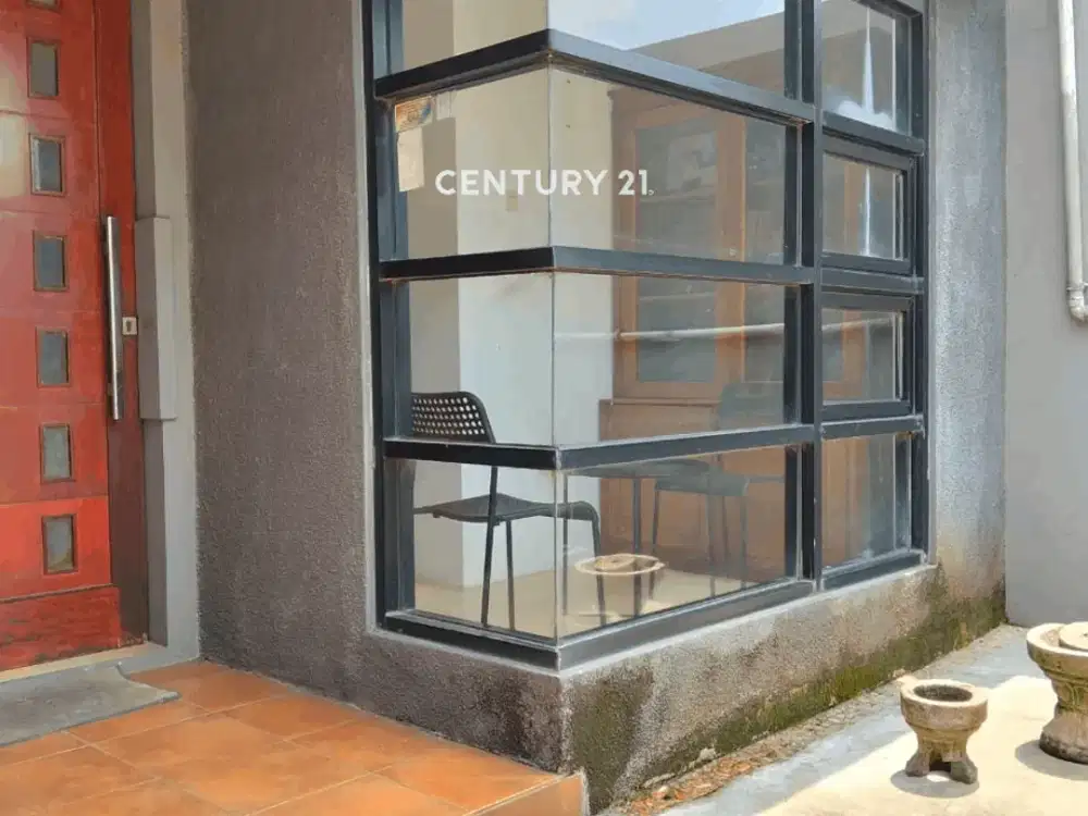 RUMAH 2 LANTAI DI KOMPLEK CIBOLERANG NYAMAN SIAP HUNI